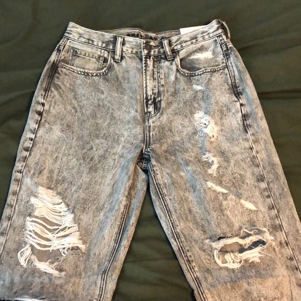 NWT American Eagle Mom Jeans